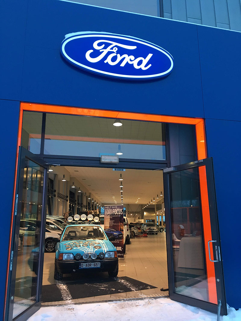 Codit-Barrell-Challenge-Ford-Showroom